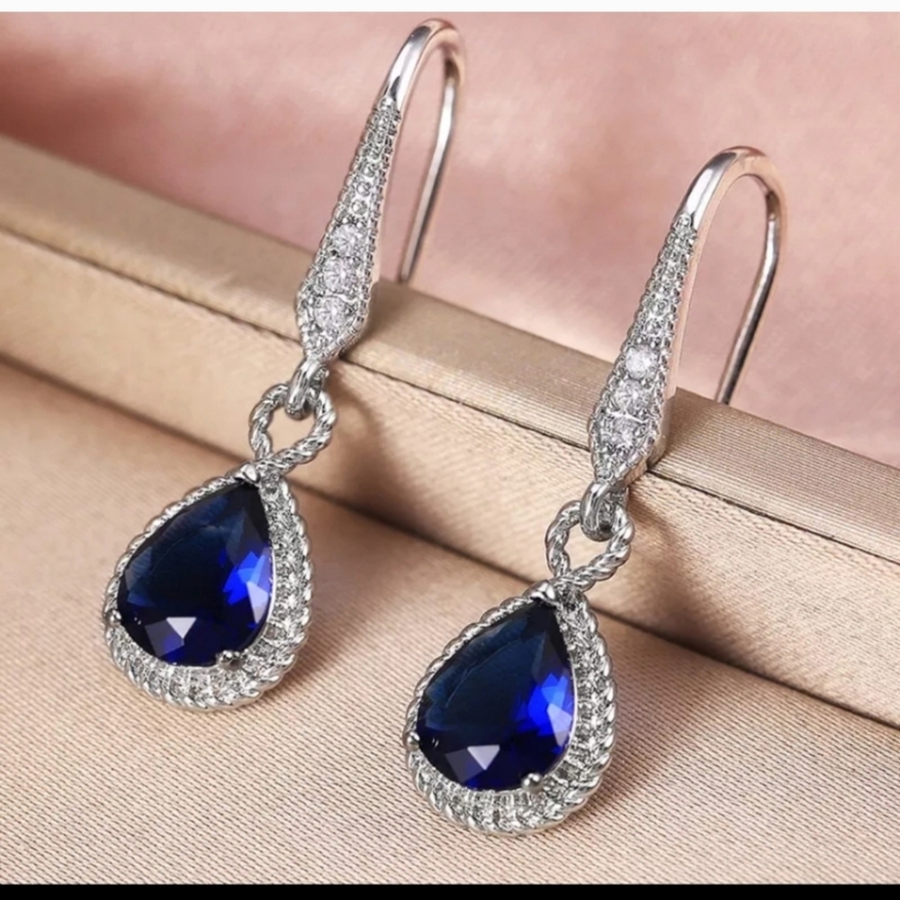 CLEARANCE CLEAR OUT CLOSET Sapphire 18k  WhiteGold Plated